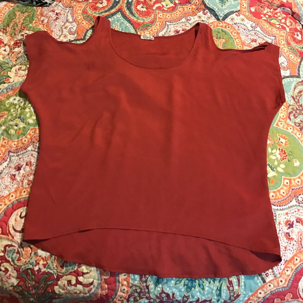 Burnt/rust red shoulder cutout too