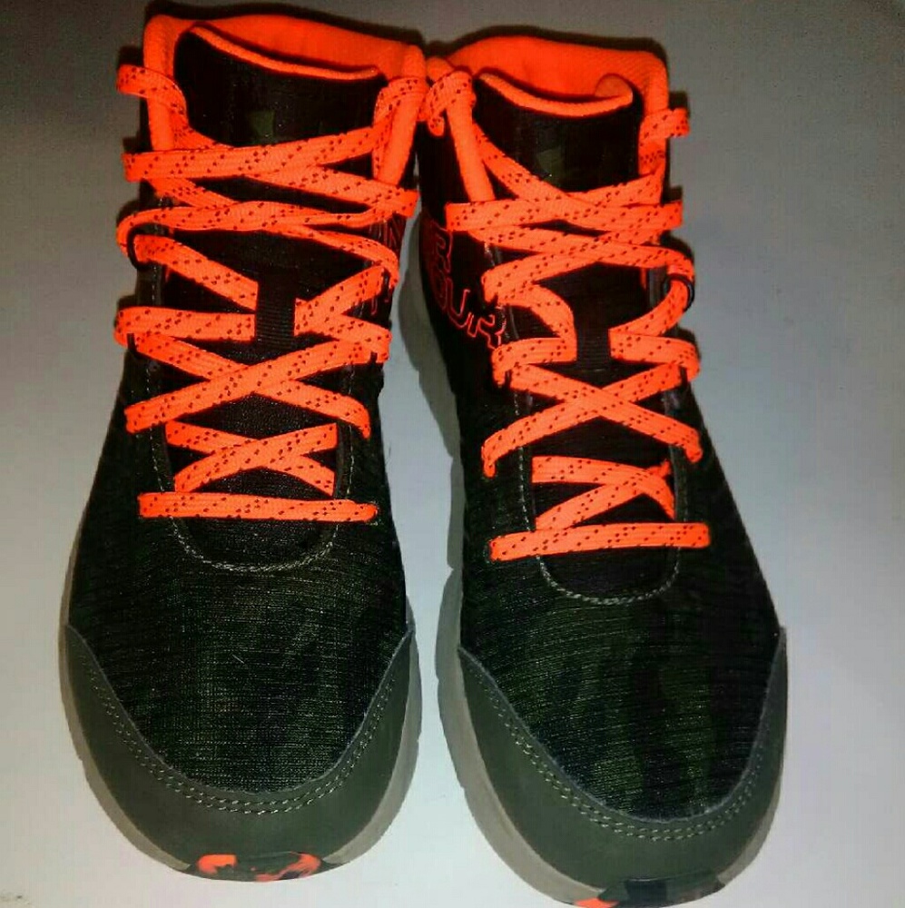 New Under Armour  army fatigue sneakers size 7
