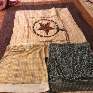 Summer sleeveless/tube tops.