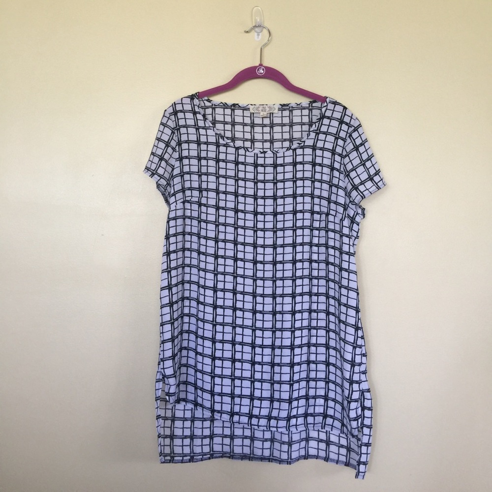 Junior's/Women's Checkered Blouse