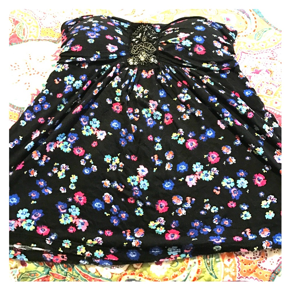 Floral strapless top