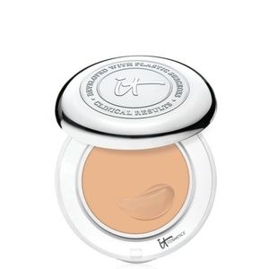 It cosmetics confidence in a compact