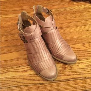 Qupid cut out booties