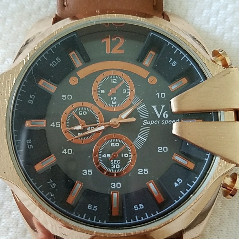 V6 mens style watch