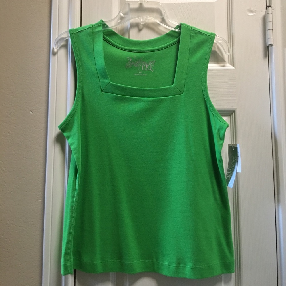 Sleeveless tee top