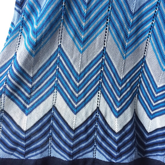 BCBG Maxazria Blue Zigzag Knit Halter Top Medium - Picture 4 of 5