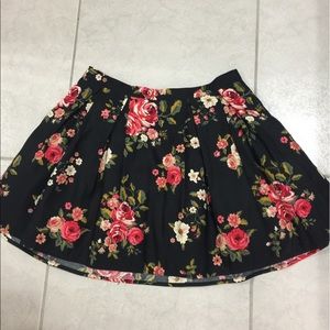 Super cute 🌺 skirt