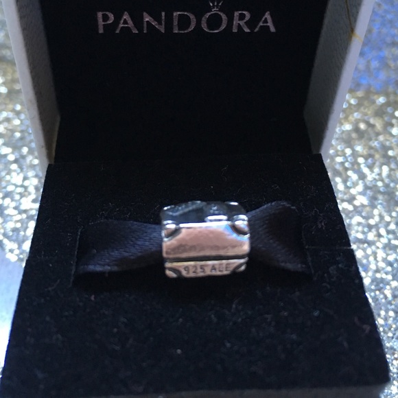 Pandora Retired Suitcase - Picture 3 of 3