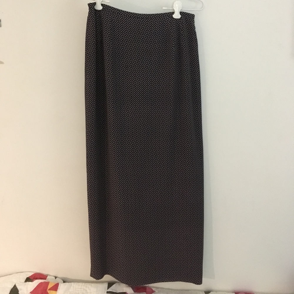 Maxi skirt. 100% Silk. Delicate Pattern.