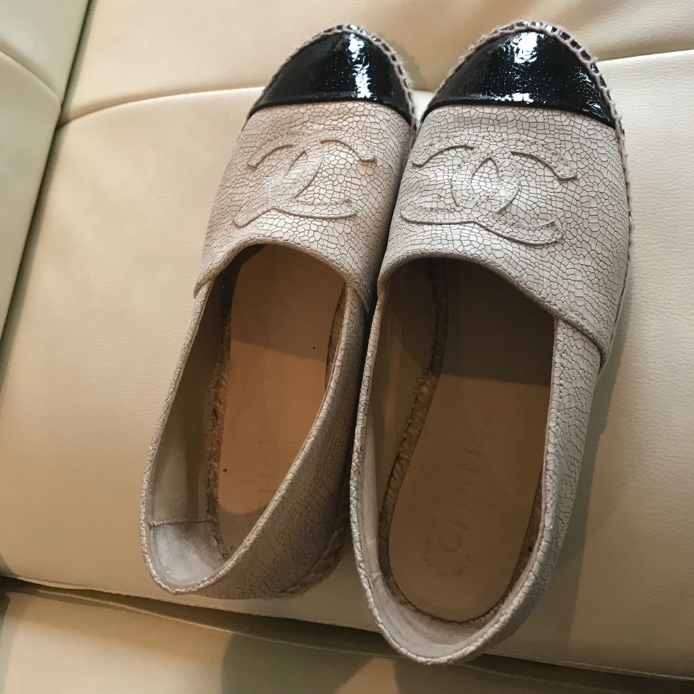 Chanel espadrilles crackle !