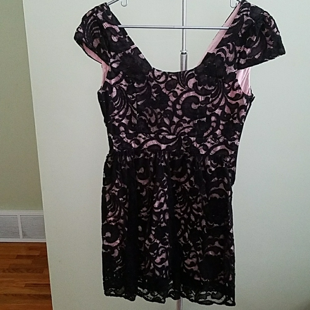 Reversible front/back lace dress