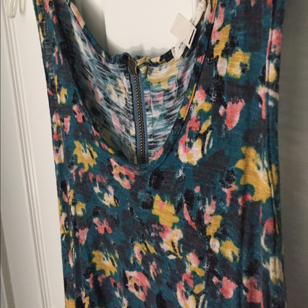 Floral Zipper Tank - Picture 2 of 3