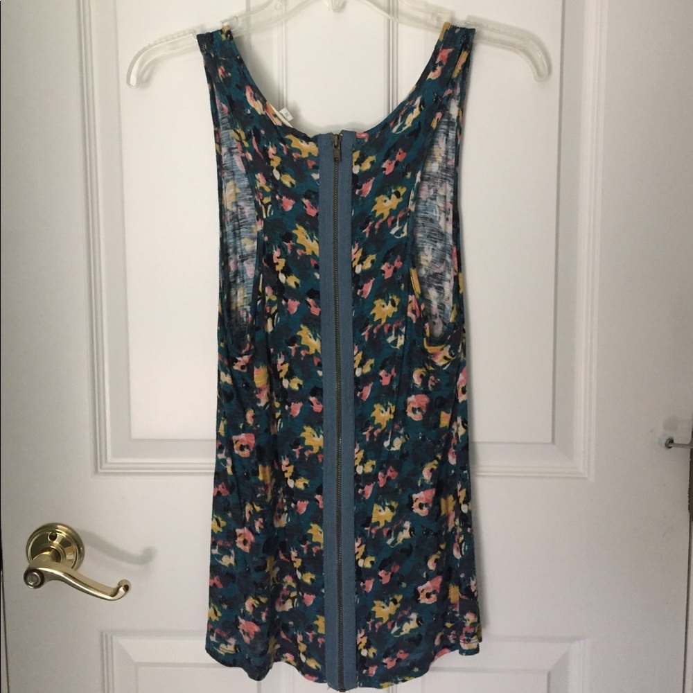 Floral Zipper Tank - Picture 3 of 3