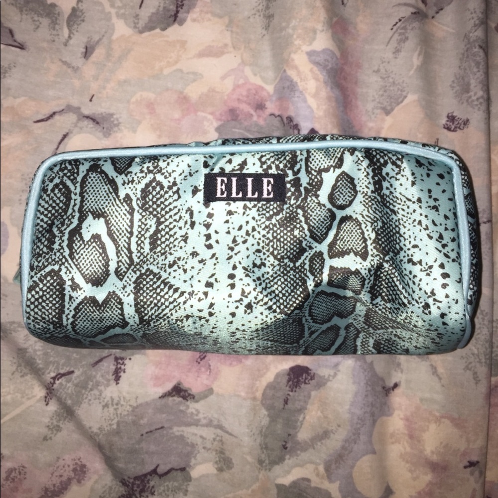 LIKE NEW!💫✨ Elle Satin Makeup Bag