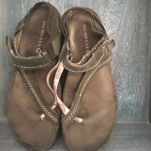 EUC Merrell black Sandal