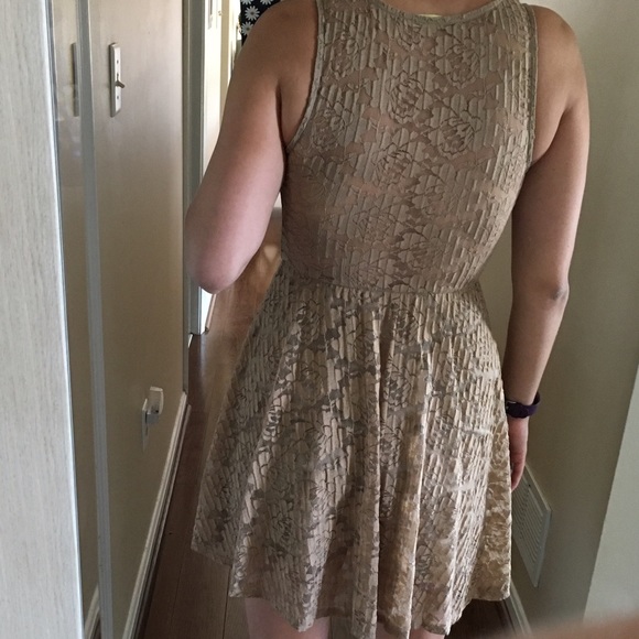Tan lace dress - Picture 2 of 4