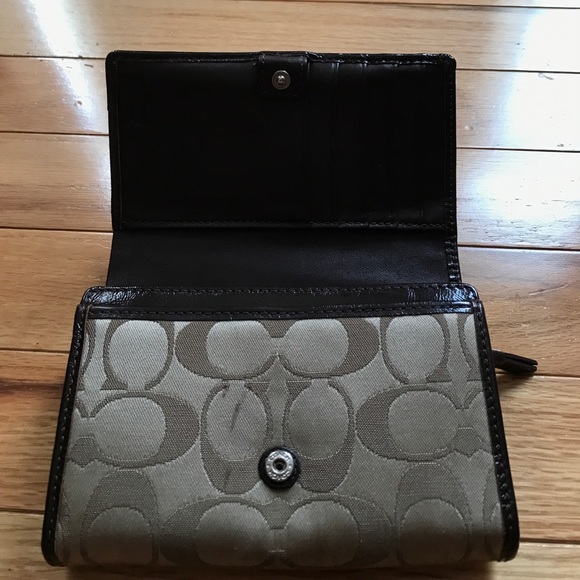 Coach Wallet - Picture 2 of 4