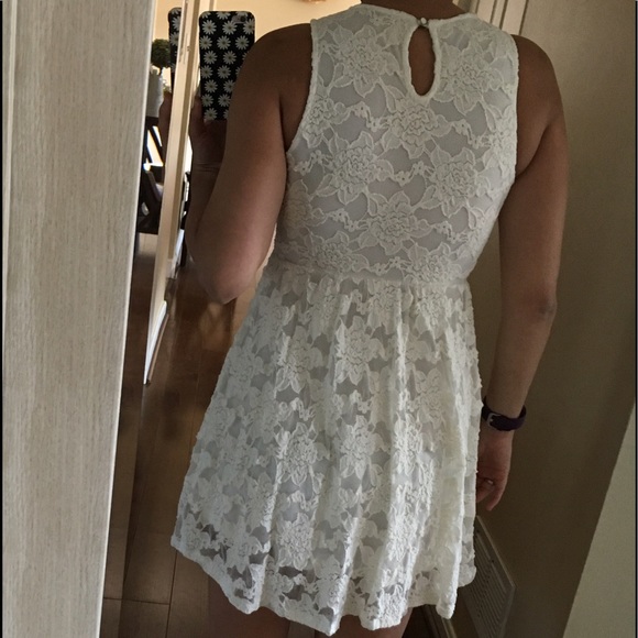 White lace dress - Picture 2 of 4