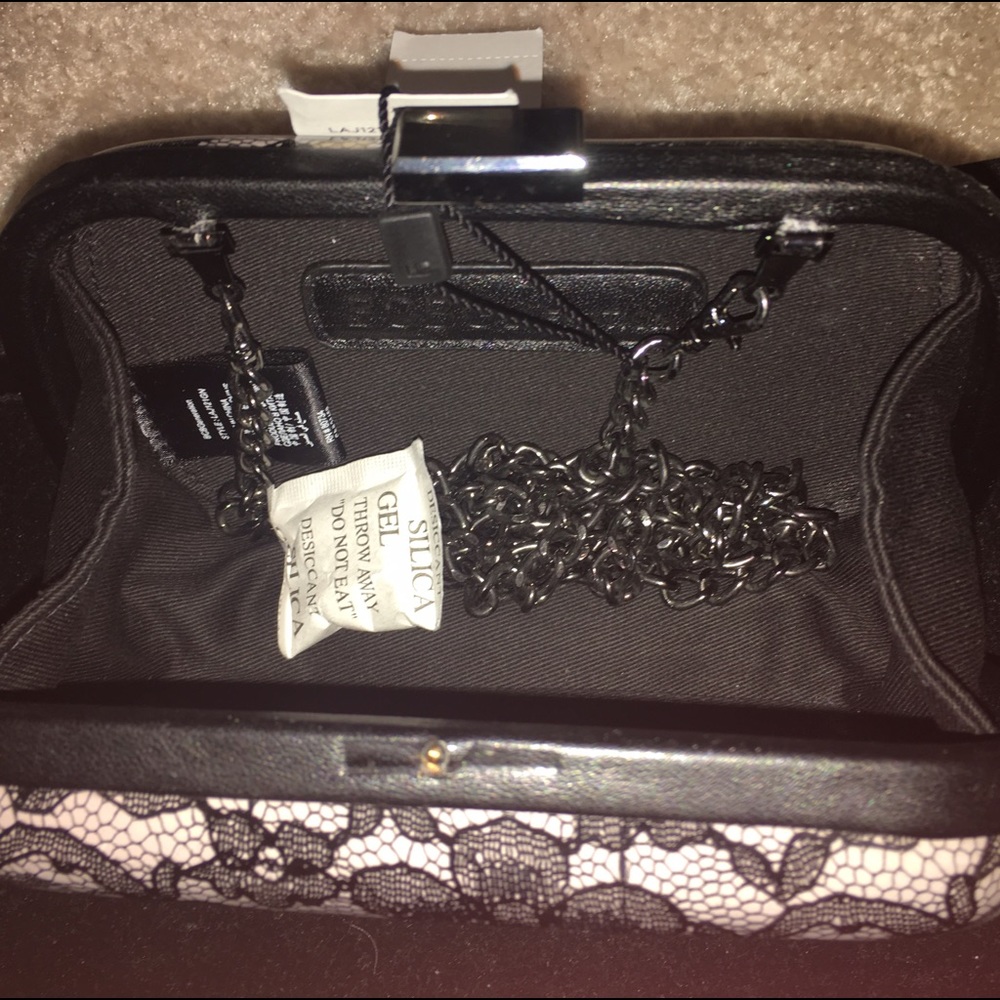 🇺🇸 SALE BCBG Generation hard shell clutch - Picture 2 of 4