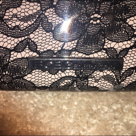 🇺🇸 SALE BCBG Generation hard shell clutch - Picture 4 of 4
