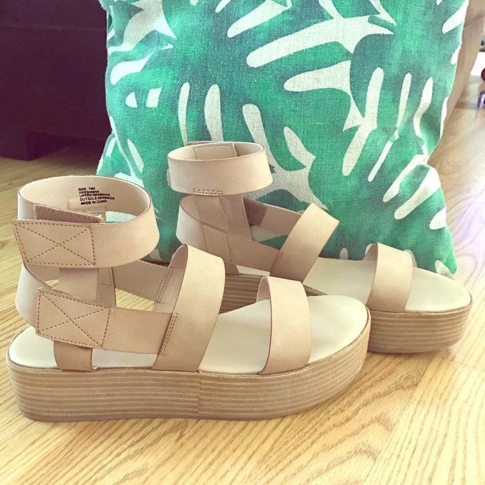 Matisse🌴sandal wedge.