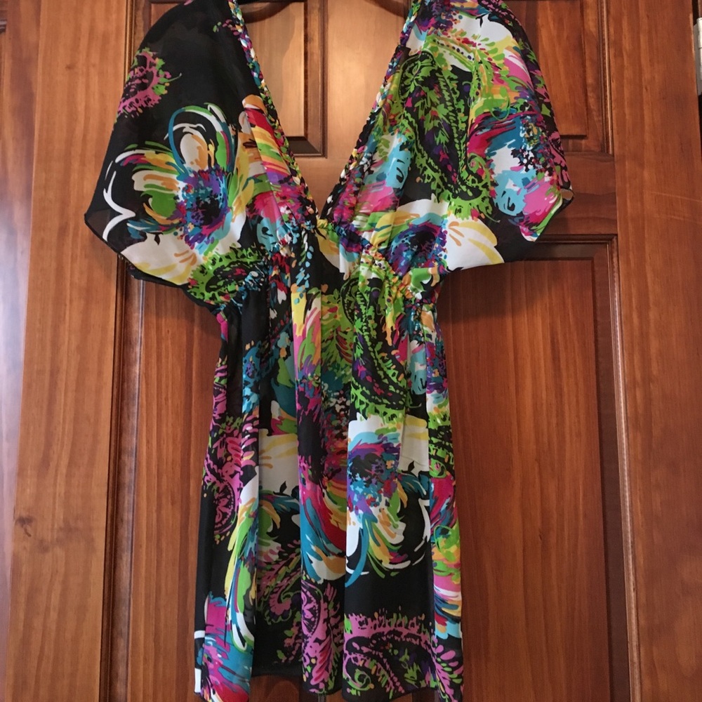 NWOT Black/multi-color swimsuit cover up🌼