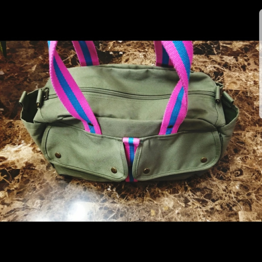 NAVY GREEN DUFFEL BAG WITH PINK AND BLUE LINING