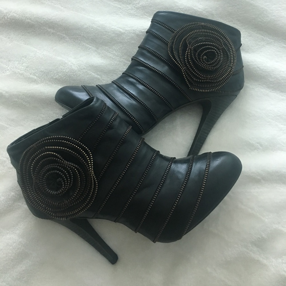 Bcbg maxazria leather booties size 8