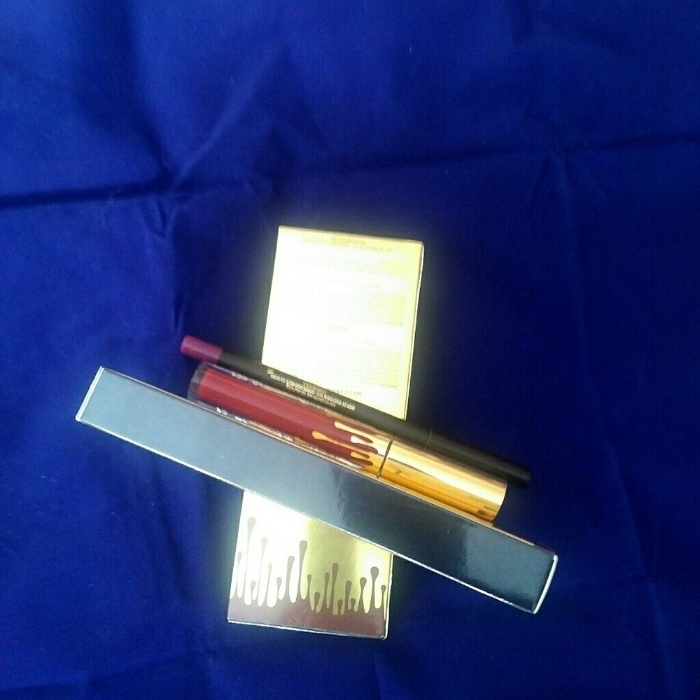 Lip kit matte similar to Kylie Jenner Leo