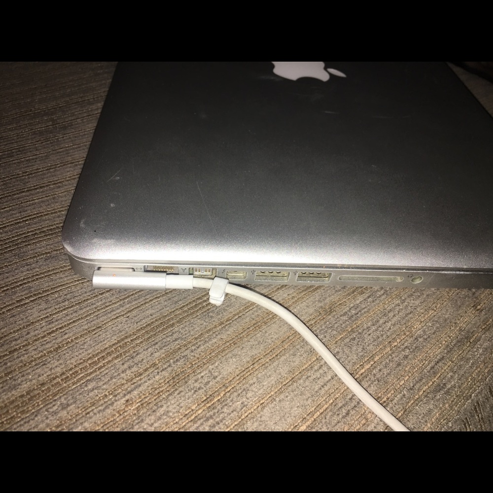 MacBook Pro - Picture 3 of 4