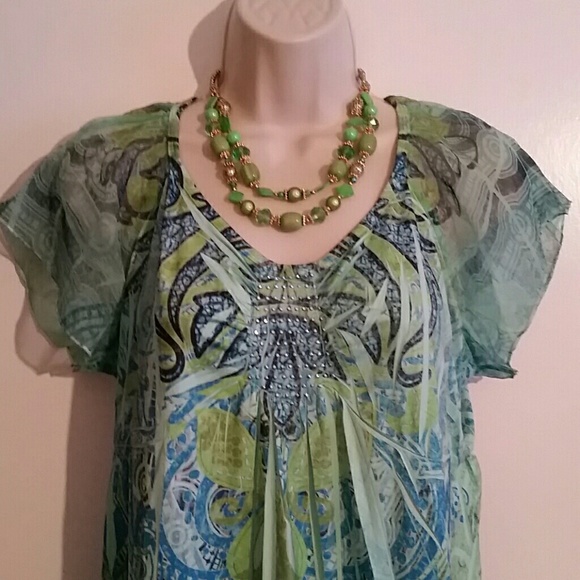 Green & Blue Top with Matching Jewelry - Picture 2 of 8