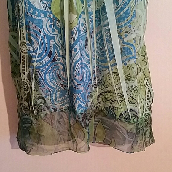 Green & Blue Top with Matching Jewelry - Picture 3 of 8