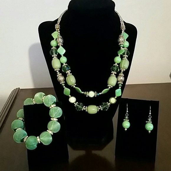 Green & Blue Top with Matching Jewelry - Picture 8 of 8