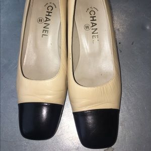 Chanel finition main shoes