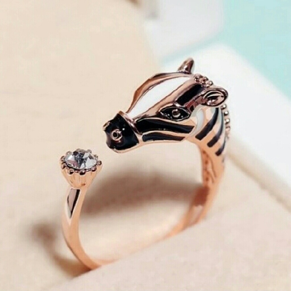 Adjustable zebra ring