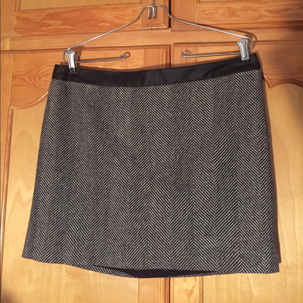 🛎️LAST CHANCE, 2/$10‼️🛎️Banana Republic skirt🖤
