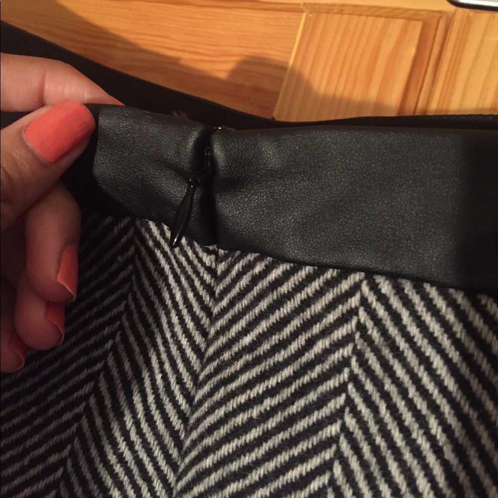 🛎️LAST CHANCE, 2/$10‼️🛎️Banana Republic skirt🖤 - Picture 3 of 7