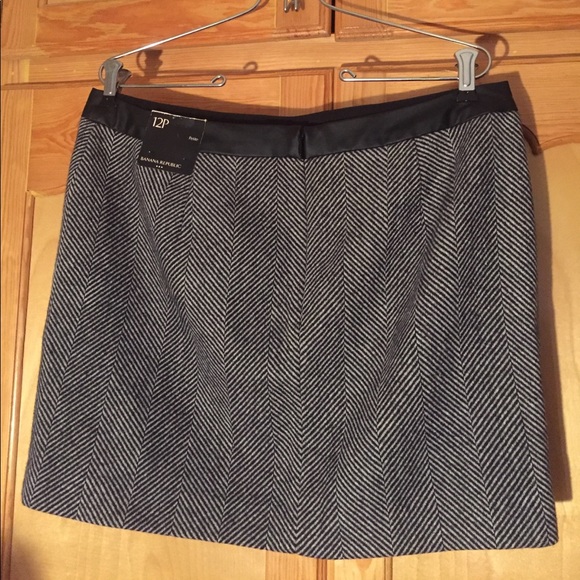🛎️LAST CHANCE, 2/$10‼️🛎️Banana Republic skirt🖤 - Picture 2 of 7