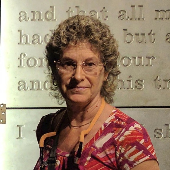 Meet your Posher, Debbie - Picture 2 of 2