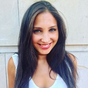 Meet your Posher, Yasmina