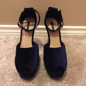 FOREVER 21 Blue Velvet Platform USA 7