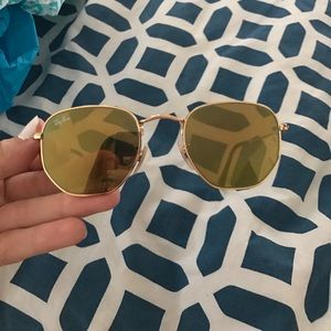 ❌SOLD❌Ray ban gold hexagonal sunglasses! 48 mm!