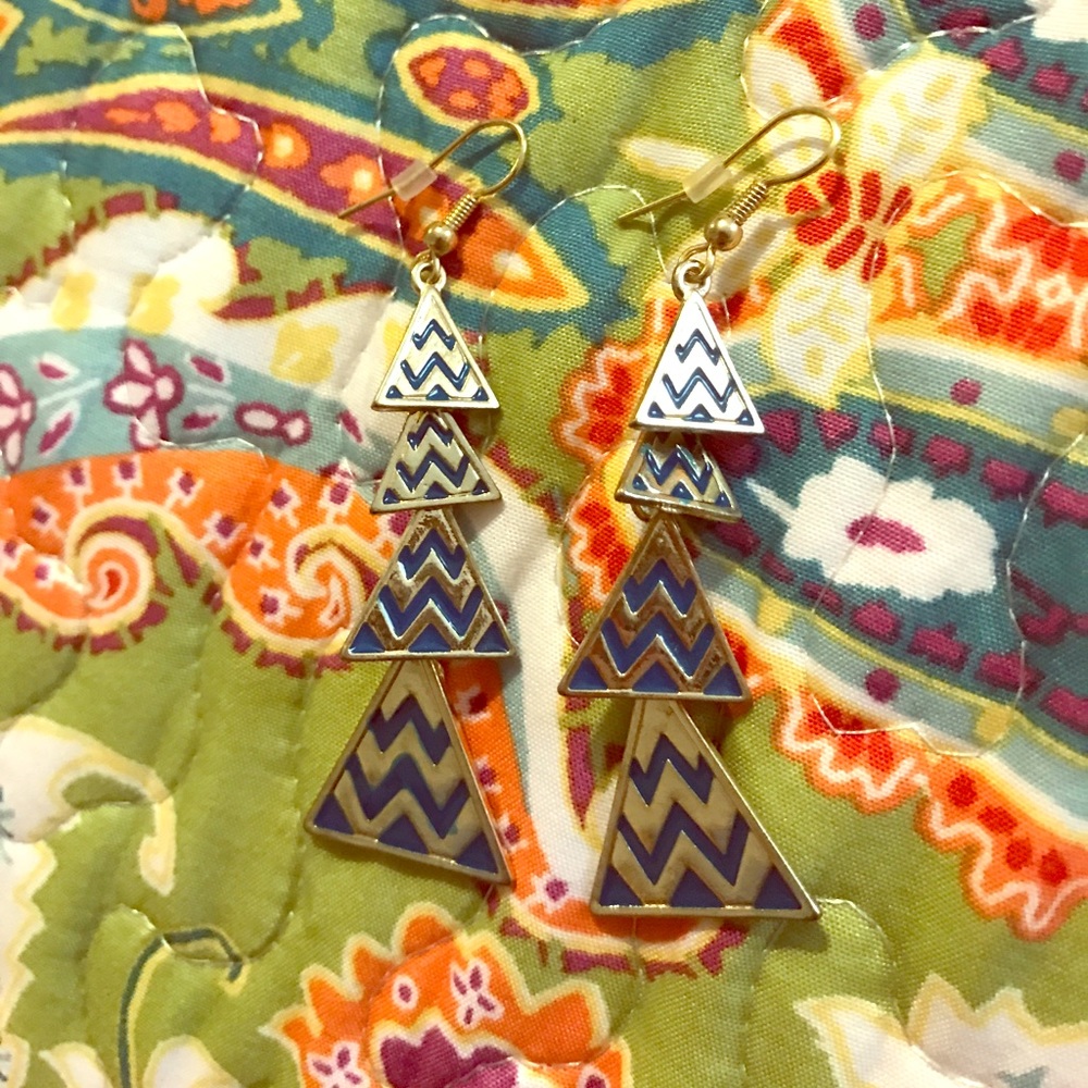 Dangle chevron triangles earrings