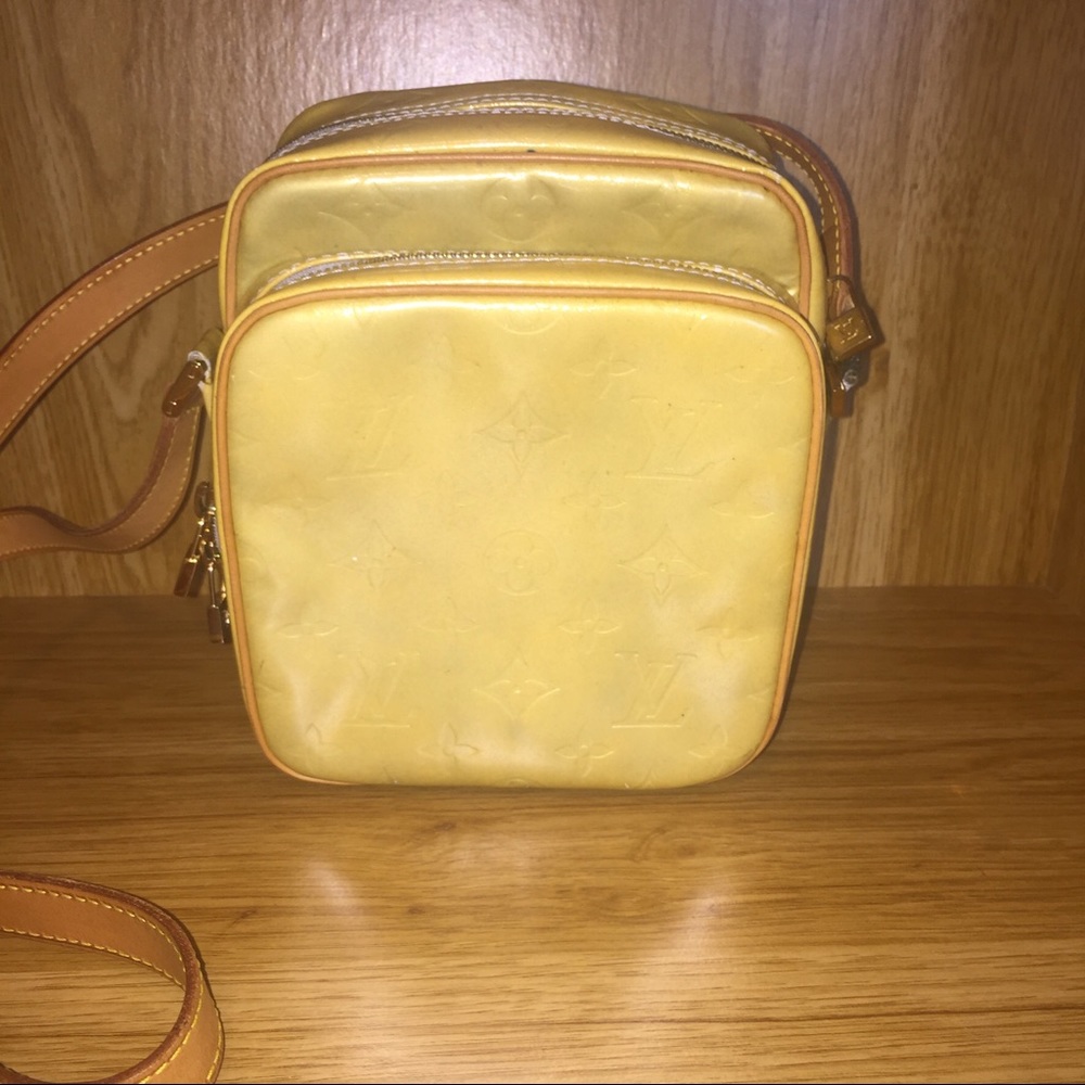 SOLD AuthenticLouis VuittonVernisWooster Crossbody
