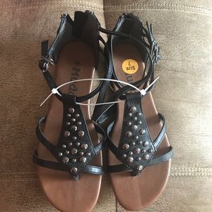 Size 7  Mudd sandals