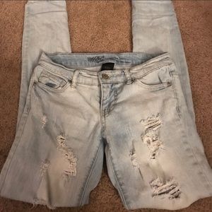MOSSIMO DISTRESSED SKINNY JEANS