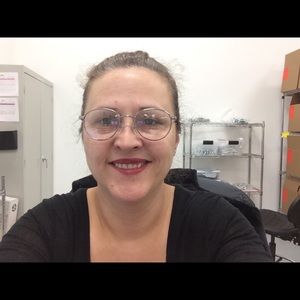 Meet your Posher, Amra