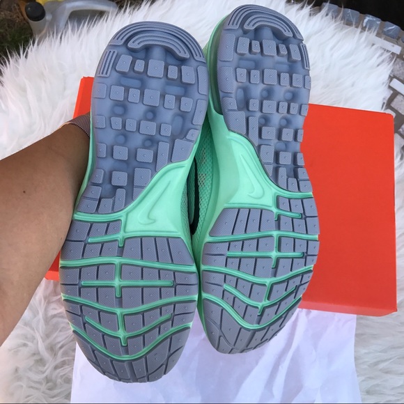 Nike authentic women's air max sz 9, 9.5, 10 new - Picture 3 of 5