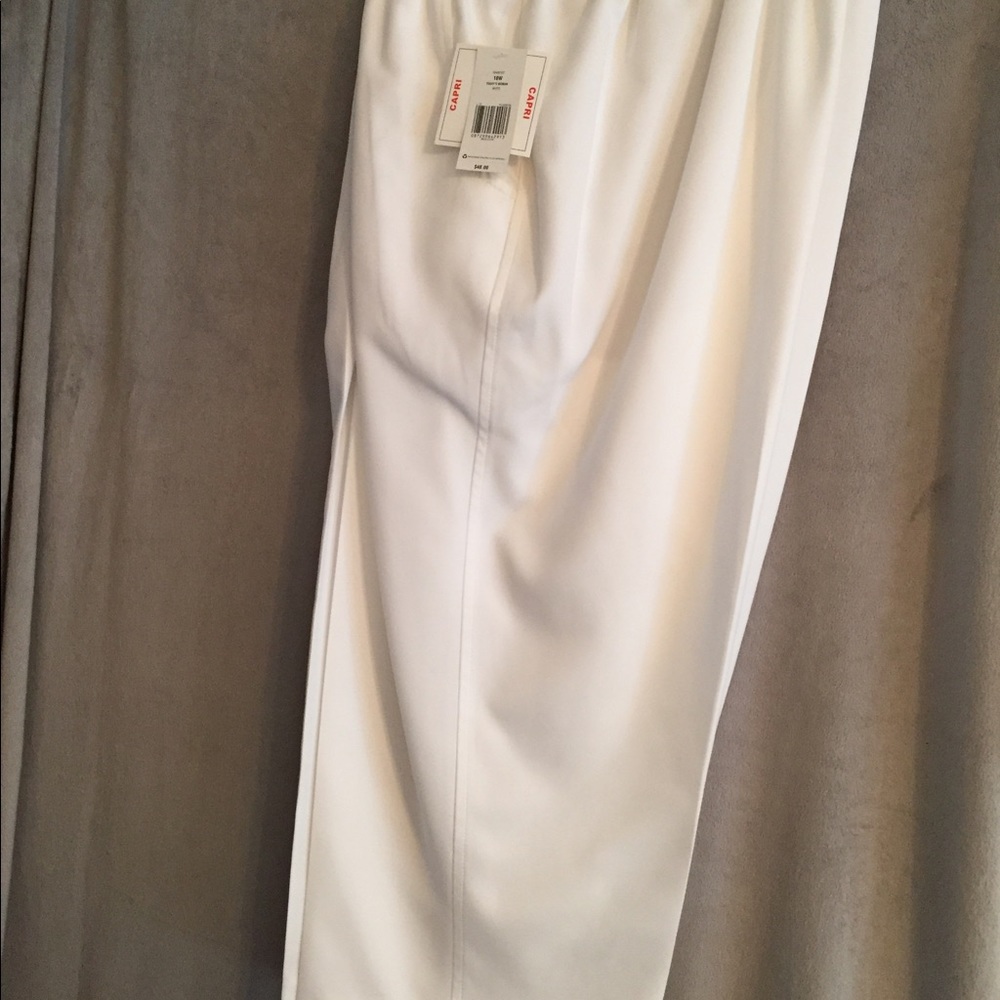 NWT white capris