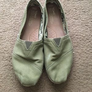 Olive green TOMS